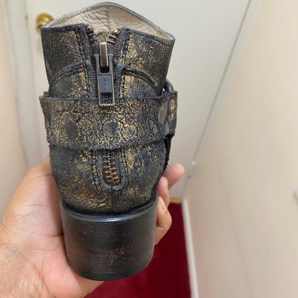 NWT Freebird ankle boots black and gold distressed by Steven Phlow. Size six - Picture 2 of 7